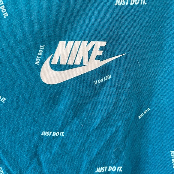 Nike Just Do It Graphic Tee - Picture 2 of 5